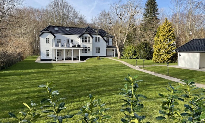 Virum Villa | Exclusive Mansion in Copenhagen