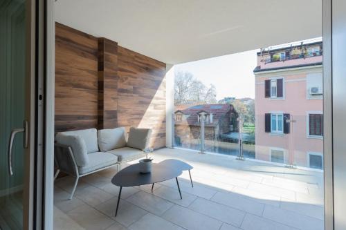 Zona Solari Apartment | Exclusive terrace Garden View - 15 min from Duomo