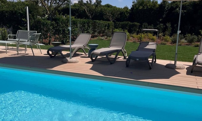 Baia Verde Villa | Exclusive villa with swimming pool surrounded by greenery