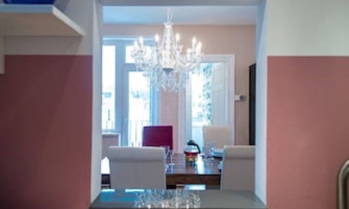 Lubeck City Centre Condo | Excusive old building DG 80m² center within walking distance, 2 bedrooms, fireplace, XXL sofa