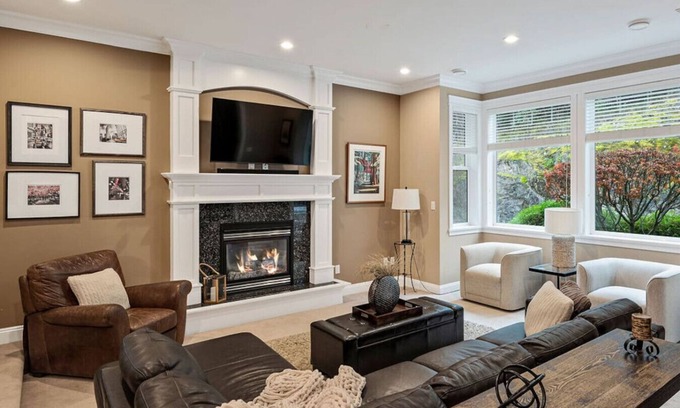 Bear Mountain Resort House | Executive 3 bedroom Home on Bear Mountain