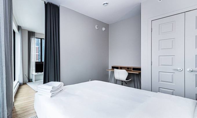 Griffintown Apartment | Executive – Canal View