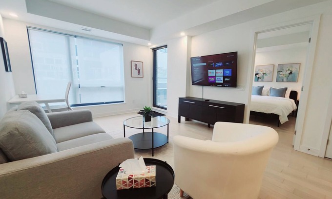 Byward Market - Parliament Hill Condo | Executive condo- 4 min walk to Paliament- 4 months minimum- Available Aug 1.2025
