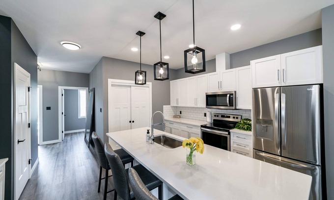 Jasper Place House | Executive Home close to WEM < down town
