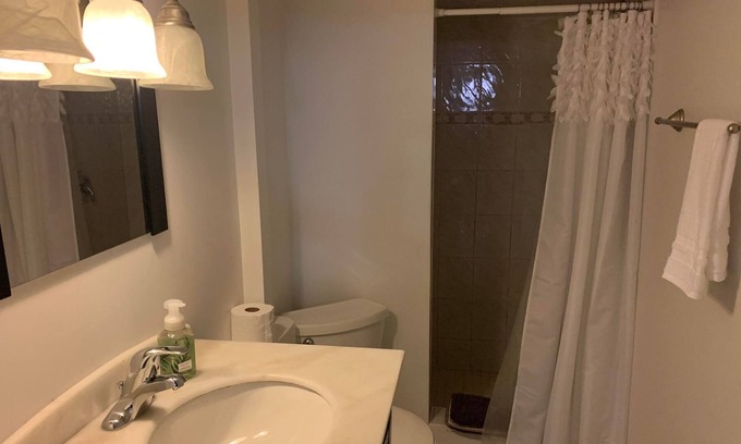 Amherstview House | Executive Living with Hot Tub, Gym and Sauna