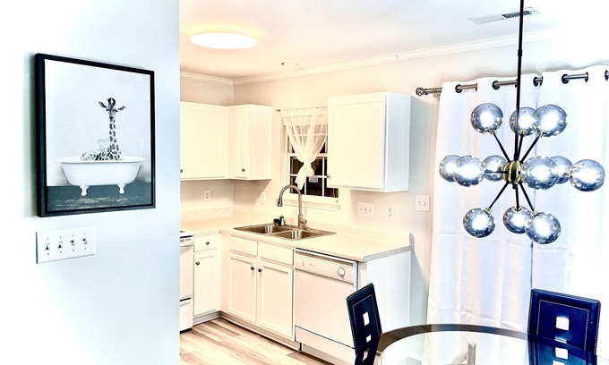 Greensboro House | Executive & Luxury 2bedroom Townhome