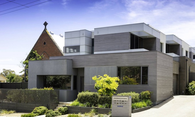 North Bendigo House | Executive Style, Family/Pet Friendly close to CBD