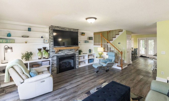 Grand Rivers Condo | Executive Three Bedroom Yacht Condo