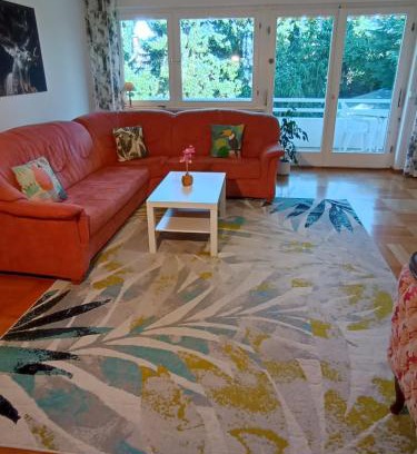 Allmannsdorf Apartment | Exklusive Lage, sehr große Wohnung mit Gartenblick - FEWO Hämmerle Rot