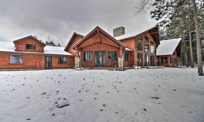 Emily Cabin | Expansive Ruth Lake Home w/Dock, Fire Pit & Beach