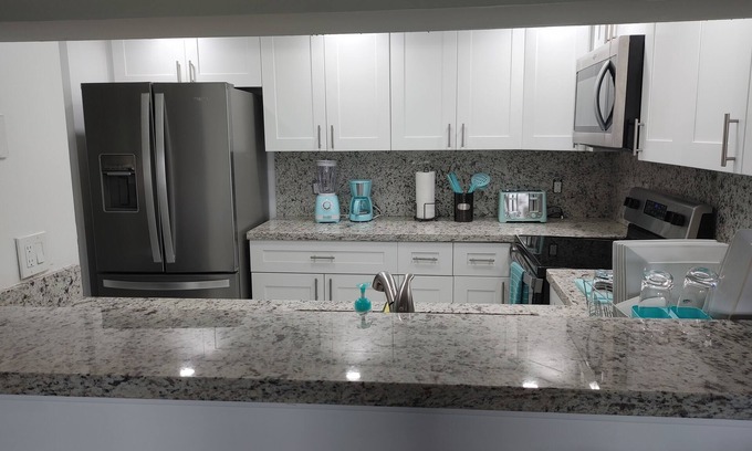 Pembroke Pines Apartment | Experience Comfort and Convenience in the Heart of Pembroke Pines.