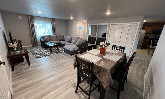 Fairbanks House | Experience Fairbanks comfortably, just a 3-min drive from Creamer's Field