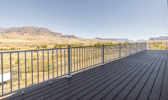Wapiti House | Experience Fall Magic in Wapiti Views Pets