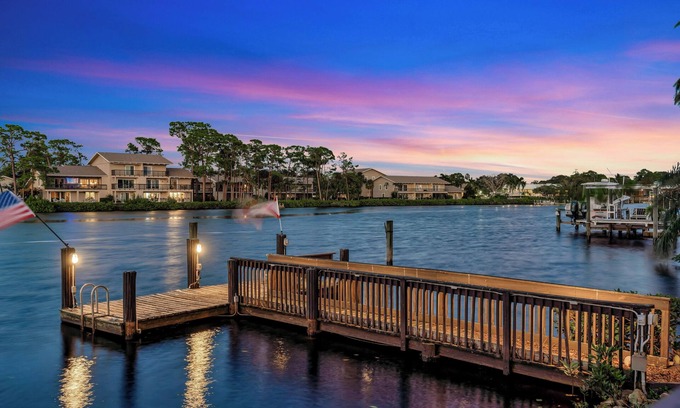 Jupiter House | Experience island living at its finest in this private Jupiter River Estate