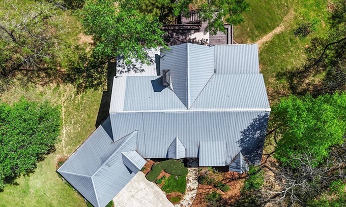 Horton House | Experience Peace by the Creek A 5-Bedroom Retreat