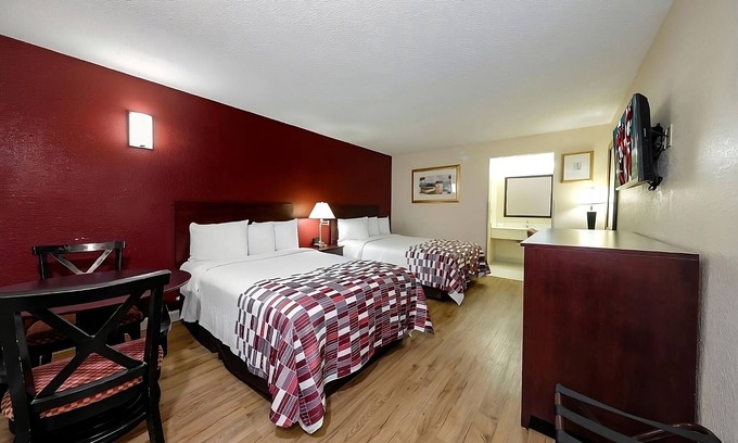 Ellenton Hotel | Experience Soothing Moments & Luxury! Free Parking, Outdoor Pool, Parking!