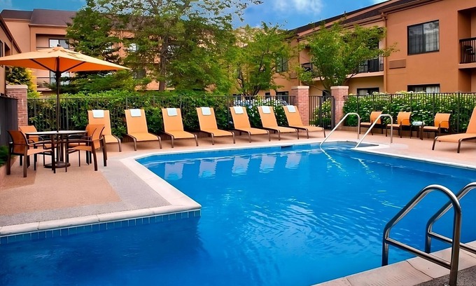 Middletown Hotel | Experience Soothing Moments & Luxury, Stress-Free Vacation!