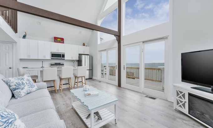 Colington Harbour House | Experience the serene beauty of the Soundfront at Shenanigan's, a charming home in Kill Devil Hills