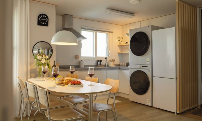 Sindangil-tong Apartment | Experience the vibrant city of Seoul in style at o-nol.
