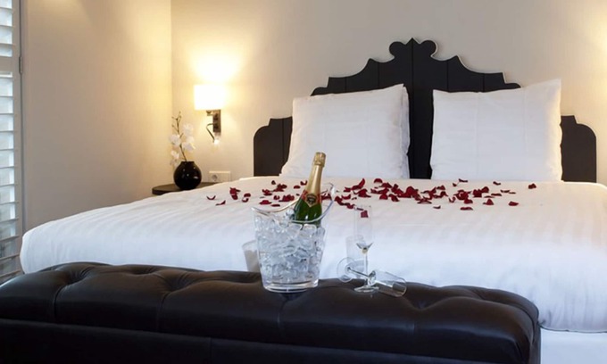 Municipality of Huizen Hotel | Explore Huizen in Perfect Suite w/Onsite Dining Near Breathtaking Reserves