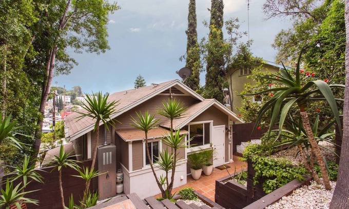 Los Feliz House | Explore Silver Lake from Designer Hillside Retreat