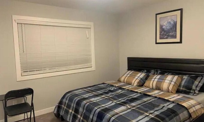 Regina House | Exquisite 3 BR Villa with Double Garage-King Bed