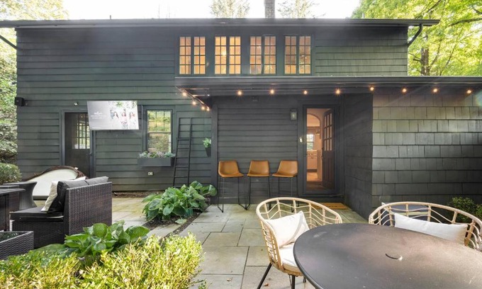 Bedford House | Exquisite Bedford Lux Retreat.