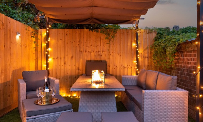 Adamsdown Apartment | Exquisite Cardiff Apartments- with Garden Lounge & Games Room