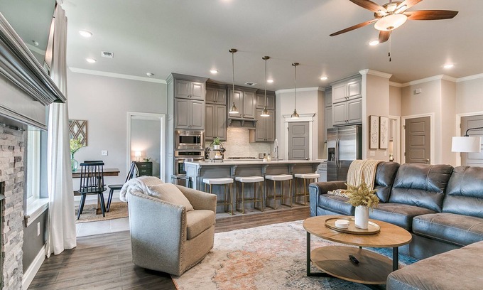 Moore House | Exquisite Escape in Moore!