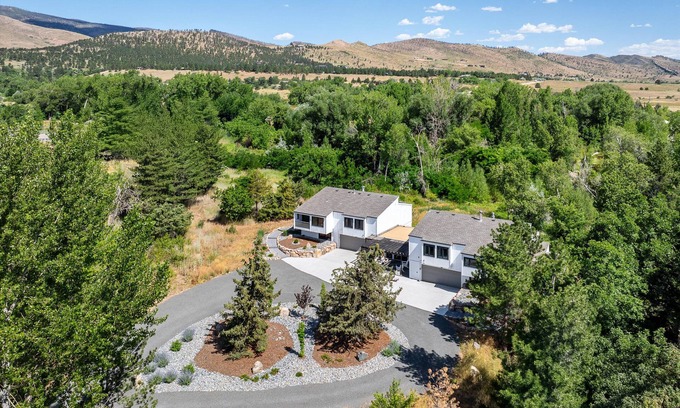 Boulder House | Exquisite Group Retreat, 15-min to Downtown Boulder