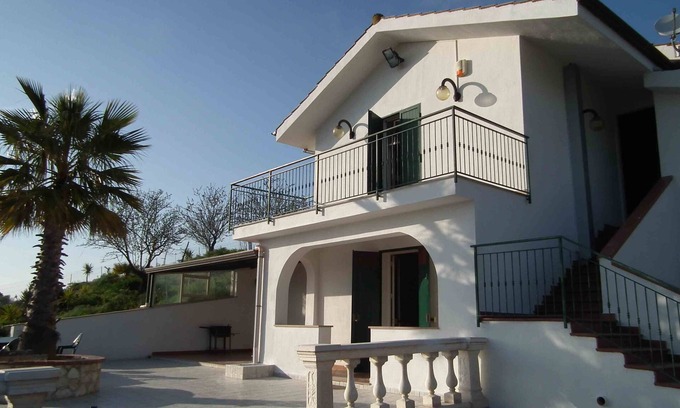 Ciminna Villa | Exquisite Holiday Villa, spacious terrace and pool in the Sicilian countryside