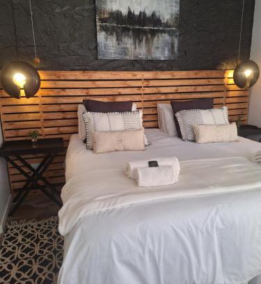 Klein Windhoek House | EXQUISITE PRIVATE LUXURY SUITE WITH KING BED at BOKMAKIERIE VILLAS