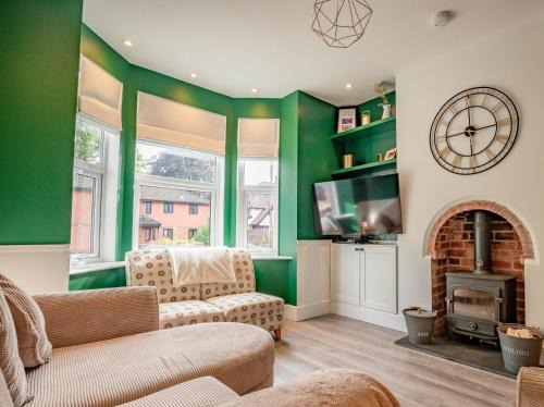 Hereford House | Exquisite Renovation in Central Location with Garden and Parking