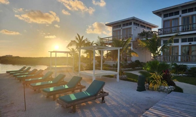 San Pedro Hotel | Exquisite Villa Retreat w/Swimming Pool Near Marine Reserves for Whole Family!