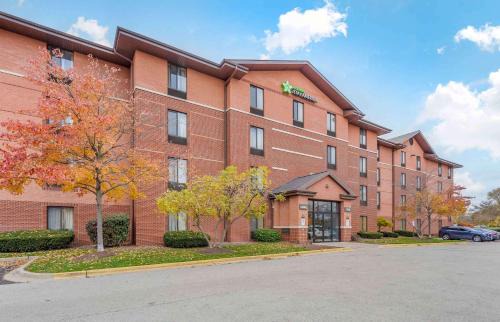 Highland Hills Hotel | Extended Stay America Suites - Chicago - Lombard - Yorktown Center