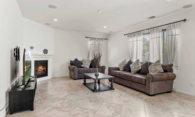 Chino House | Extended Stay Gem! Cozy 4B3B|15 Fwy|Flex Month-to-Month|WFH Choice #40938