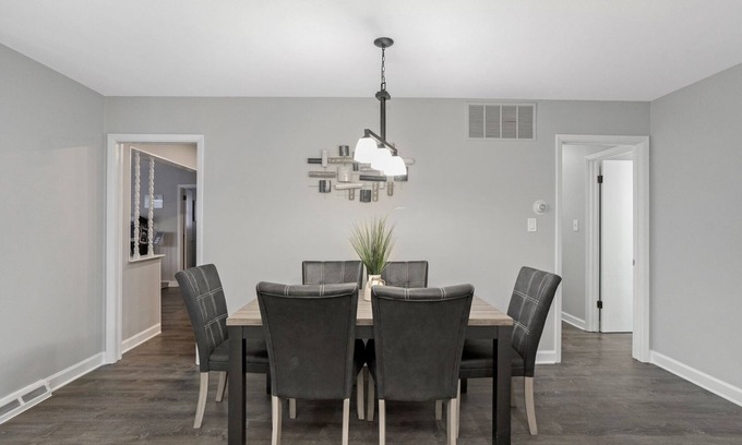 Elk Grove Village House | Extended Stay Elk Grove Village FHS Rental