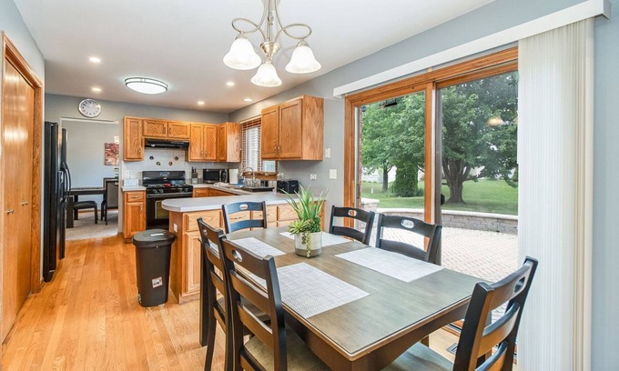 Woodridge House | Extended Stay Woodridge FHS Rental
