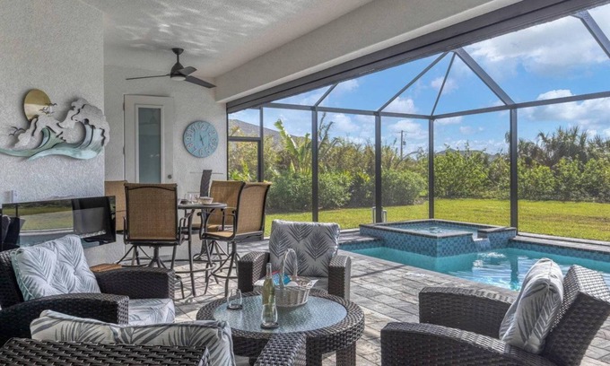 Charlotte Harbor House | 🥇 Extraordinary 3bd villa with a home office (CH937)