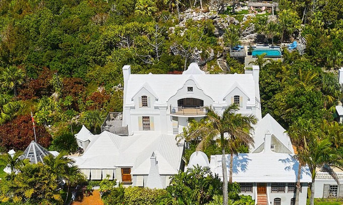 Hamilton Parish House | Extraordinary Bermuda retreat w/large cave, panoramic pool and viewing deck.