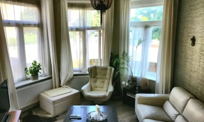 Mapesbury Apartment | Extremely Spacious 1 Bedroom Flat 5 mins from Willesden Green tube & supermarket