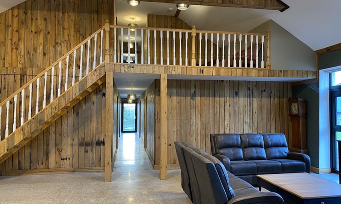 Shanavooneen House | Extremely spacious rustic 7 Bedroom Barn Conversion, Family & Pet friendly