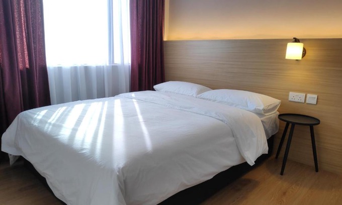 Gadong Hotel | EZ Suites