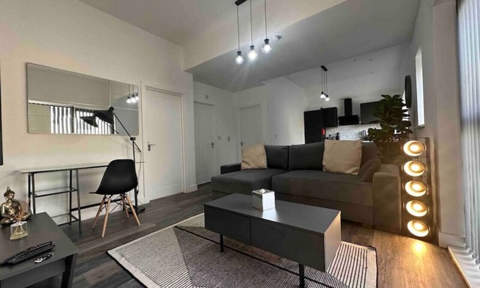 Roath Apartment | F2 - 175 Newport Road · Premier 2 Bed Apartment with Free Secure Parking
