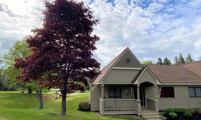 Bretton Woods Villa | F5 Renovated home on golf course in Bretton Woods AC