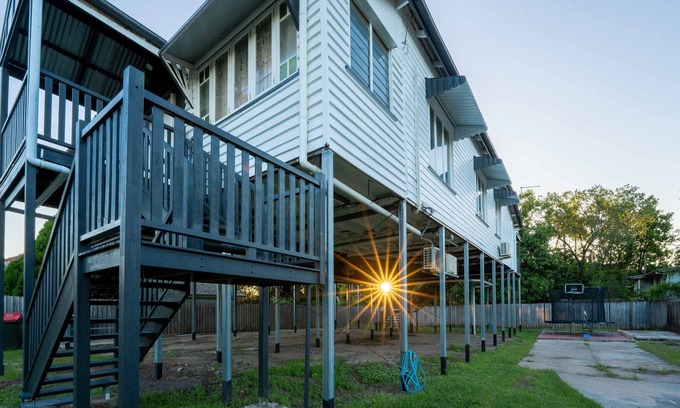 Fairfield House | F7 Relaxing 5B2BHome w Parking Walk to Brisbane River
