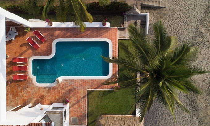Manzanillo Villa | Fab Beachfront, 4-bedroom villa in Club Santiago, Manzanillo! CAD accepted!