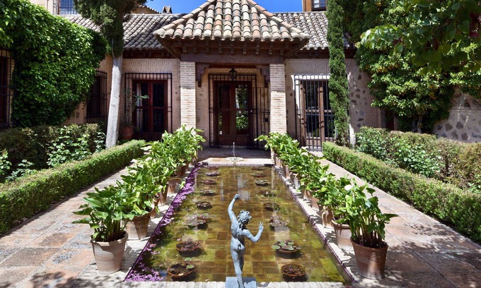 Toledo City Center House | FAB PALACE WITH IMPRESSIVE VIEWS, GARDEN, POOL BEHIND TOLEDO CATHEDRAL