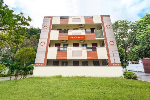Peelamedu Hotel | FabExpress Clover Castle - Nr Coimbatore International Airport