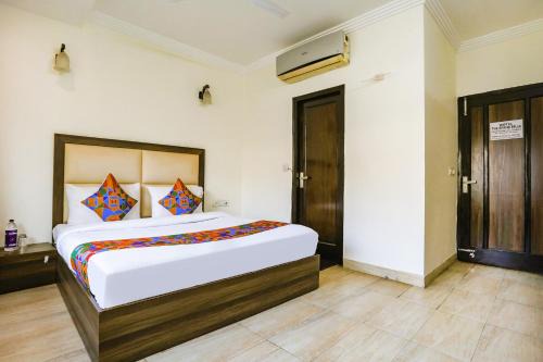 Chittaranjan Hotel | FabExpress JPM The Grand Bella - Nr Nehru Place Market